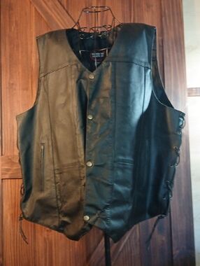 NWOT Classic Black Leather Vest - Unbranded Men’s Motorcycle Style